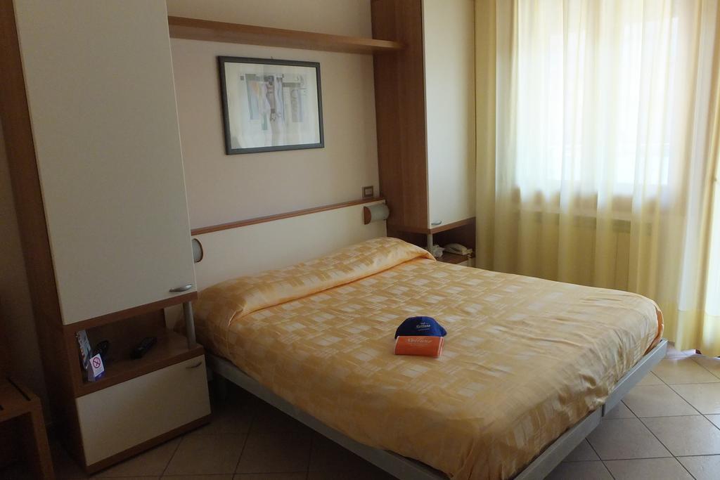 Hotel Nettuno 소토마리나 객실 사진